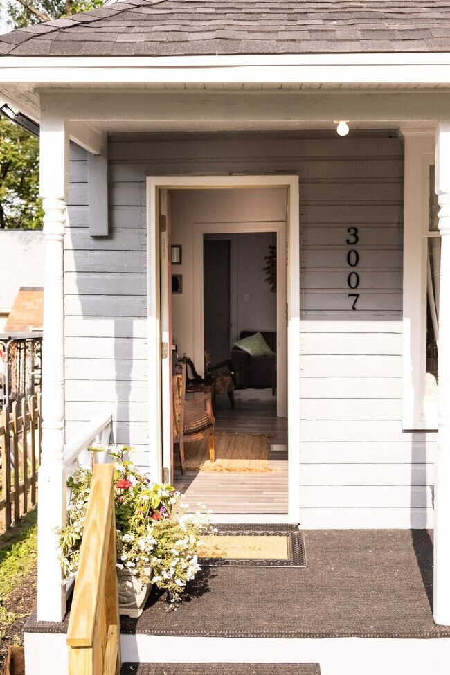 Building Photo - 2919 Elm St