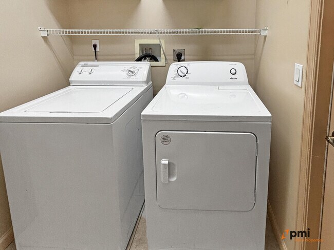 Building Photo - 2820 SE Melaleuca Blvd