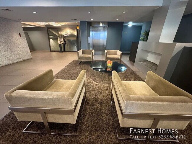 Building Photo - 141 S Clark Dr