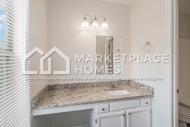 Building Photo - 2032 Charter Manor
