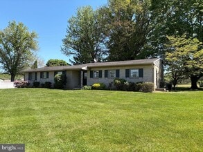 Building Photo - 2381 Beaver Valley Pike