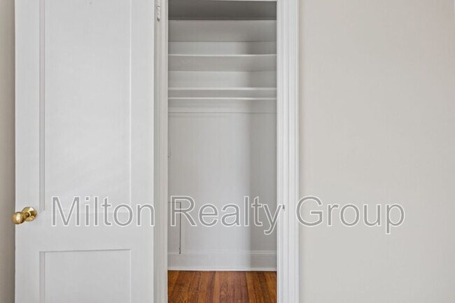 Building Photo - 1208 S 9th St