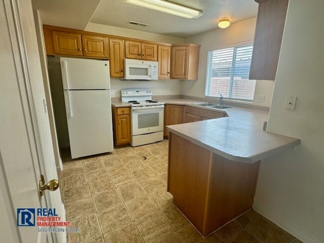 Building Photo - Parkside Townhomes