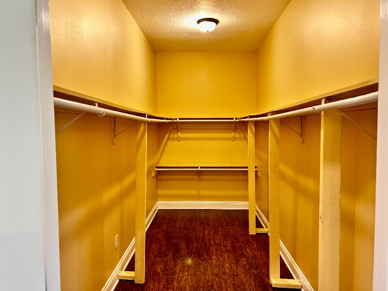 Building Photo - 123 Barbara Dr