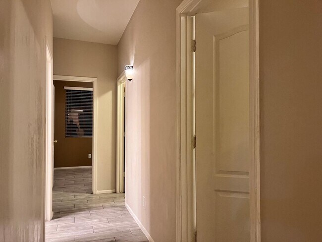 Building Photo - 3107 E Kingbird Pl