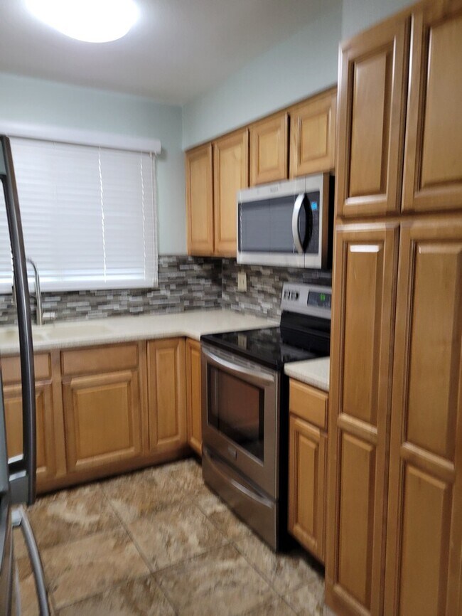 Building Photo - Great Tempe Townhouse