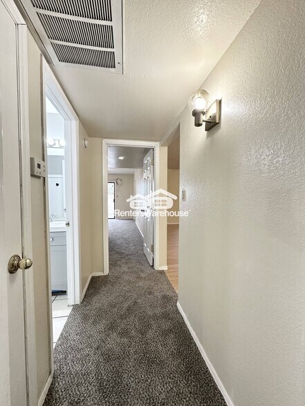 Building Photo - 9279 N 47th Dr