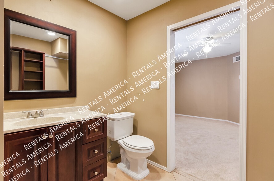 Building Photo - 5625 E 20th St