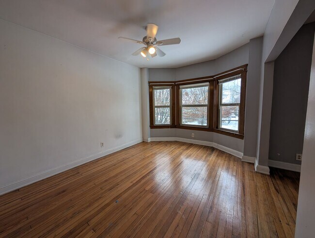 Building Photo - 5807-5807 Franklin Blvd