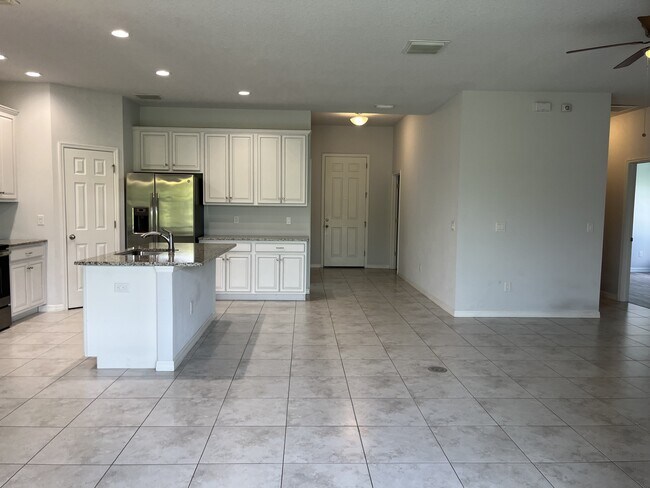 Building Photo - 3822 Milflores Dr