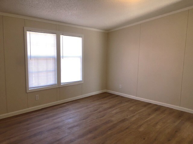 Building Photo - 1416 John Lutz Cir