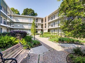 Building Photo - 2825 Bellefontaine