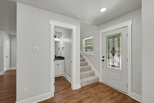 Building Photo - 116 Sun City Ln