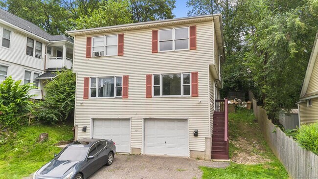 Primary Photo - 100 Meriden Rd