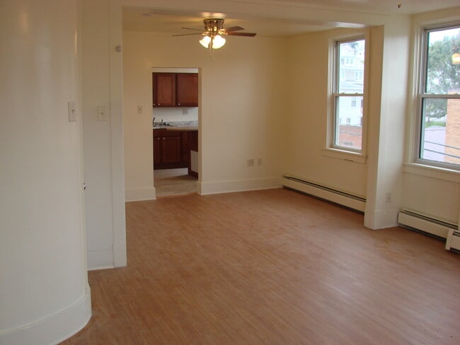 Building Photo - Apt. 4, 721 Main St.