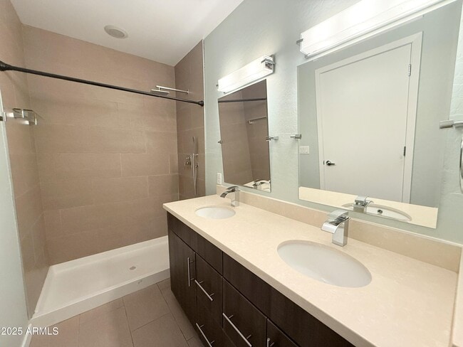 Building Photo - 7847 N 20th Glen