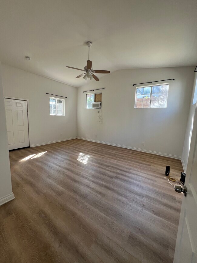 Building Photo - 1725 Kent St