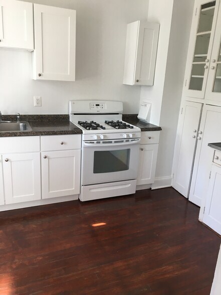 Building Photo - 4135 Roland Ave