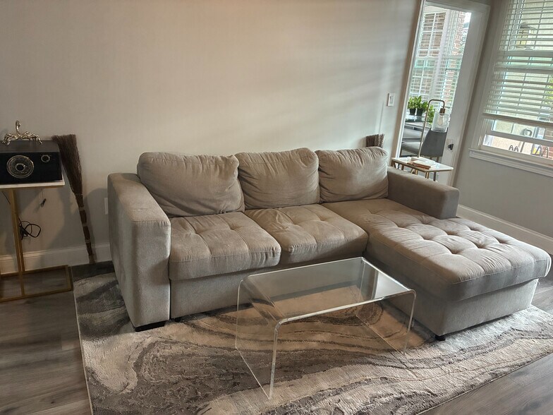 Building Photo - Room in Condo on Peachtree St NE