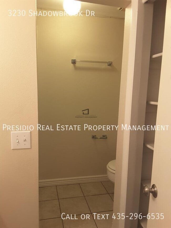 Building Photo - 3230 N Shadowbrook Dr