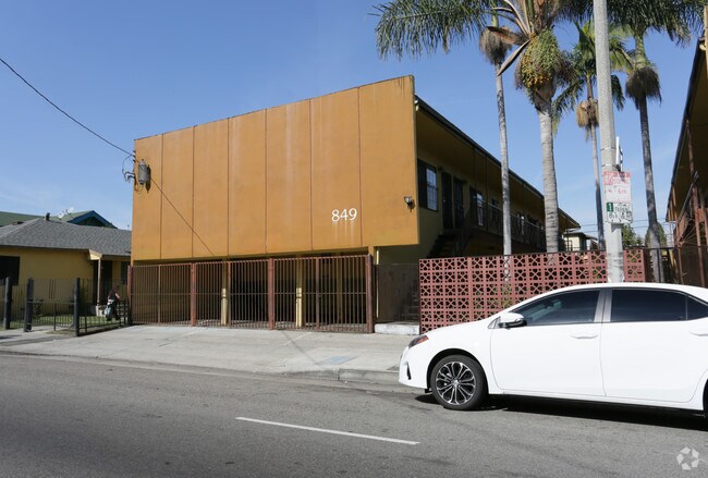 Building Photo - 835 W Vernon Ave