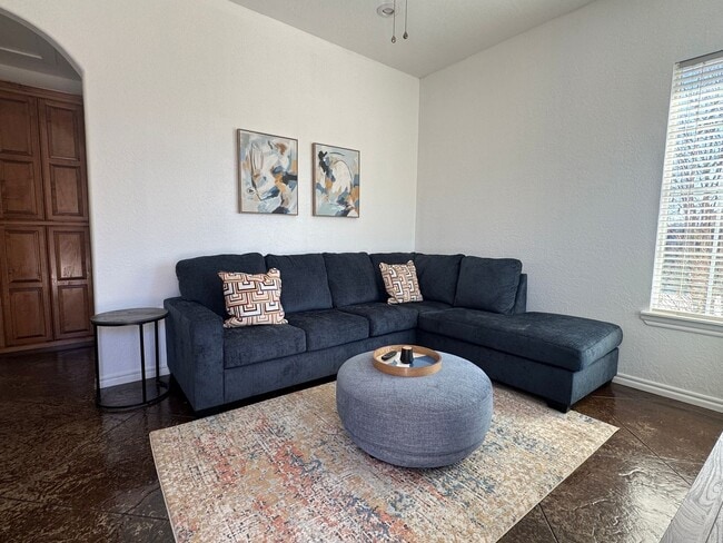 Building Photo - 2501 SW A Ave