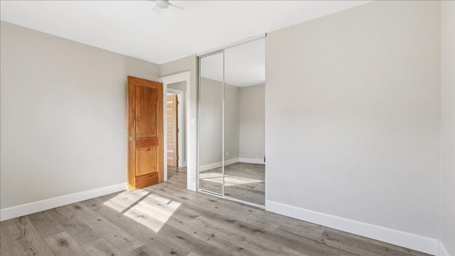 Building Photo - 1016 Woodglen Dr