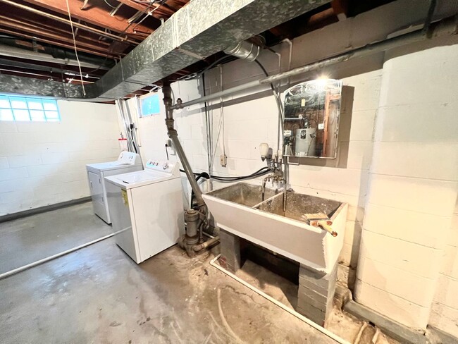 Building Photo - Single-Family Home Minutes from Saint Mary's!
