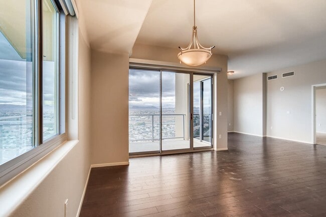 Building Photo - LUXURY RESORT STYLE LIVING @ ONE