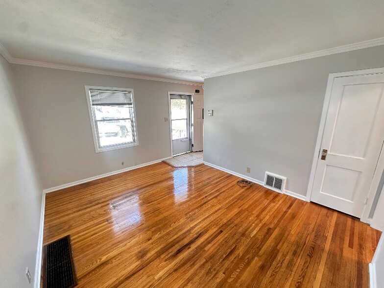 Building Photo - 241 Boston St