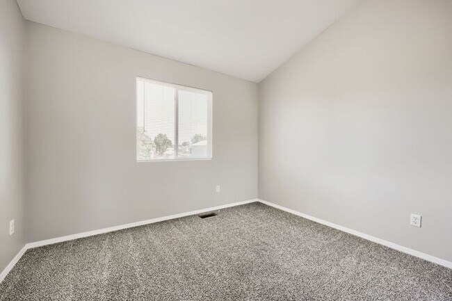 Building Photo - 5632 Marabou Way