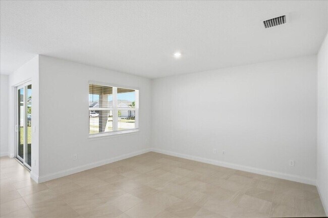 Building Photo - 11247 Barnstead Wy