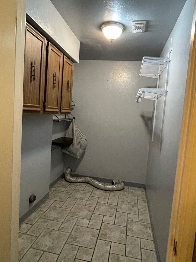 Building Photo - MOVE IN SPECIAL $250 OFF FIRST MONTH'S REN...