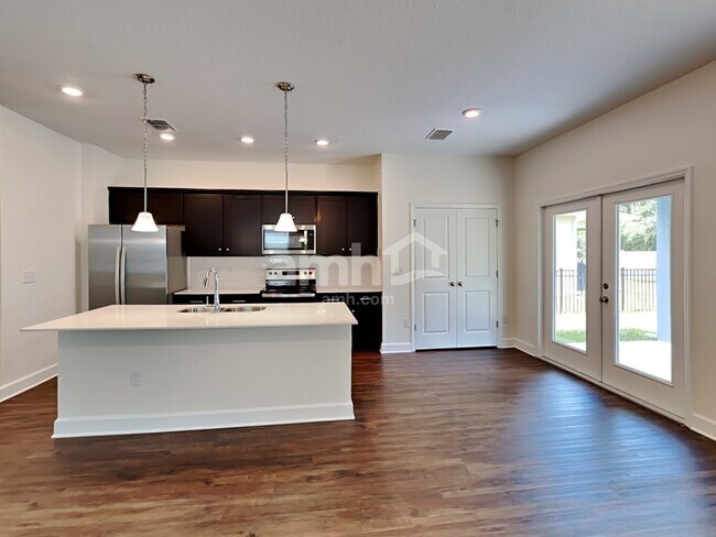 Building Photo - 1109 Walden Pond Dr