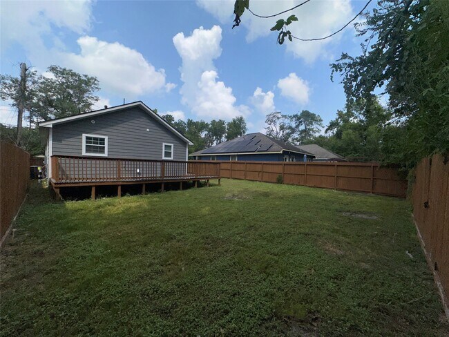 Building Photo - 5910 E Houston Rd