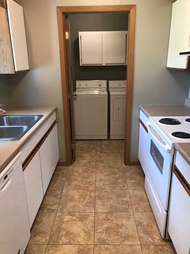 Building Photo - 212 E 4th St