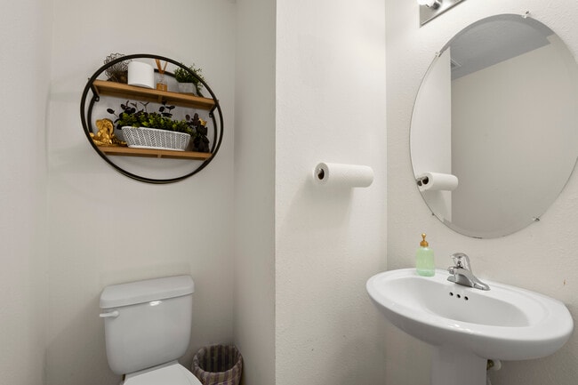 Building Photo - 8704 Lake George Cir W