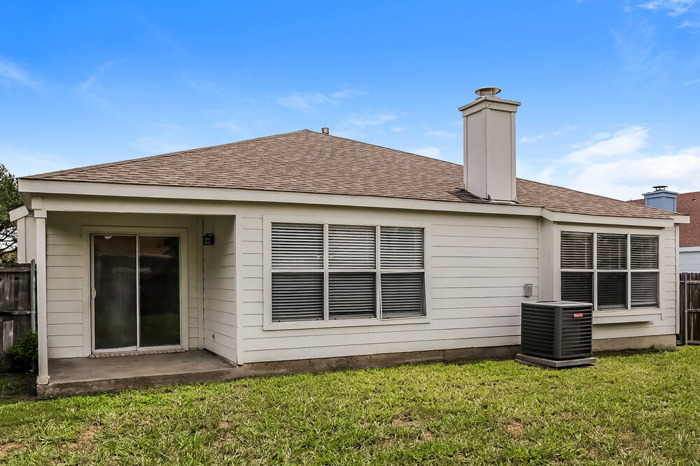 Building Photo - 6730 Meadowcrest Dr