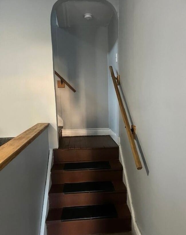 Building Photo - 866 Main St