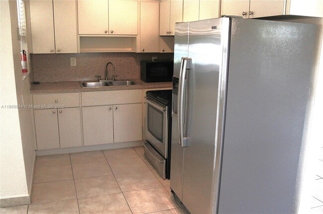 Building Photo - 641 W 36th St