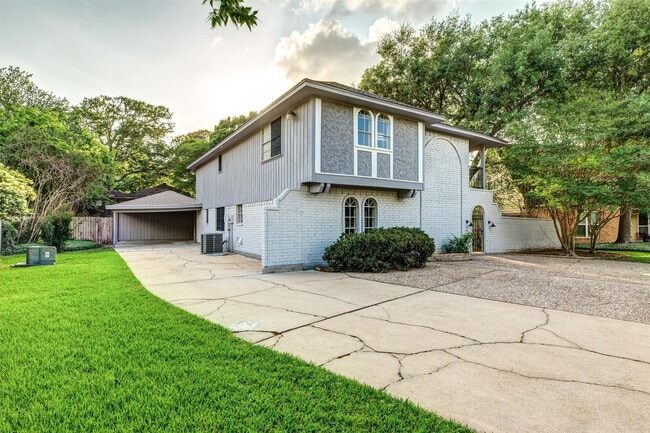 Building Photo - 603 Woodpark Dr