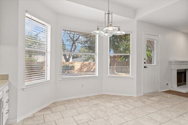 Building Photo - 15423 Quinley Dr