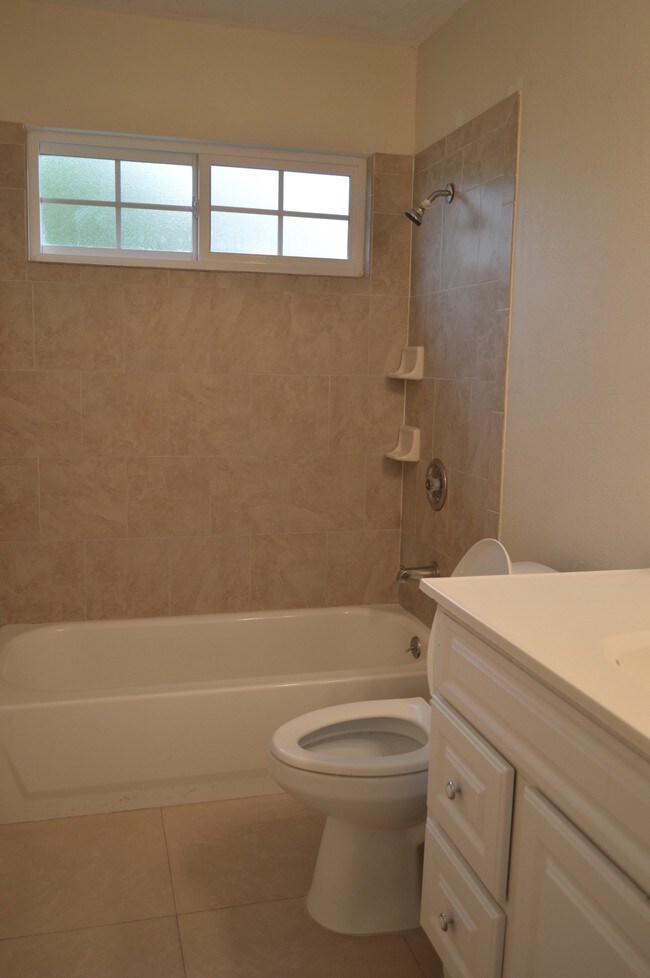 Building Photo - 514 S King St