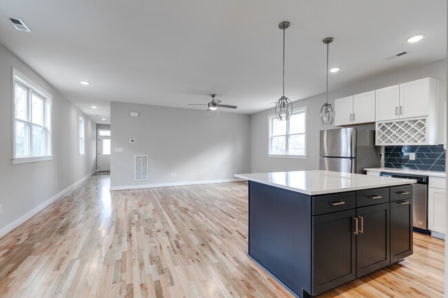 Building Photo - 313 W 26th St