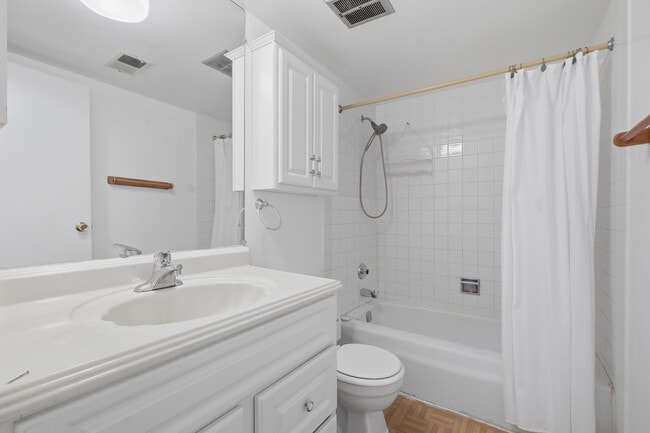 Building Photo - 1746 Sessions Walk