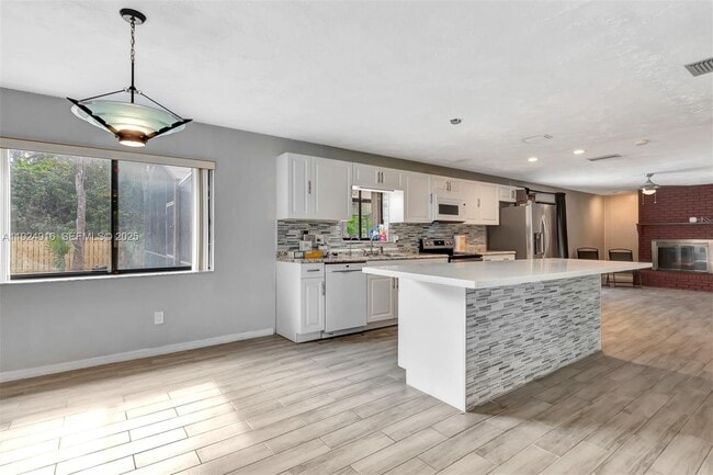 Building Photo - 168 Westwood Dr