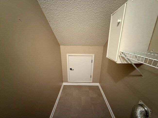 Building Photo - 1512 Barrywood Cir W