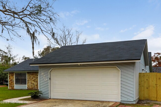 Building Photo - 820 Hardwood St
