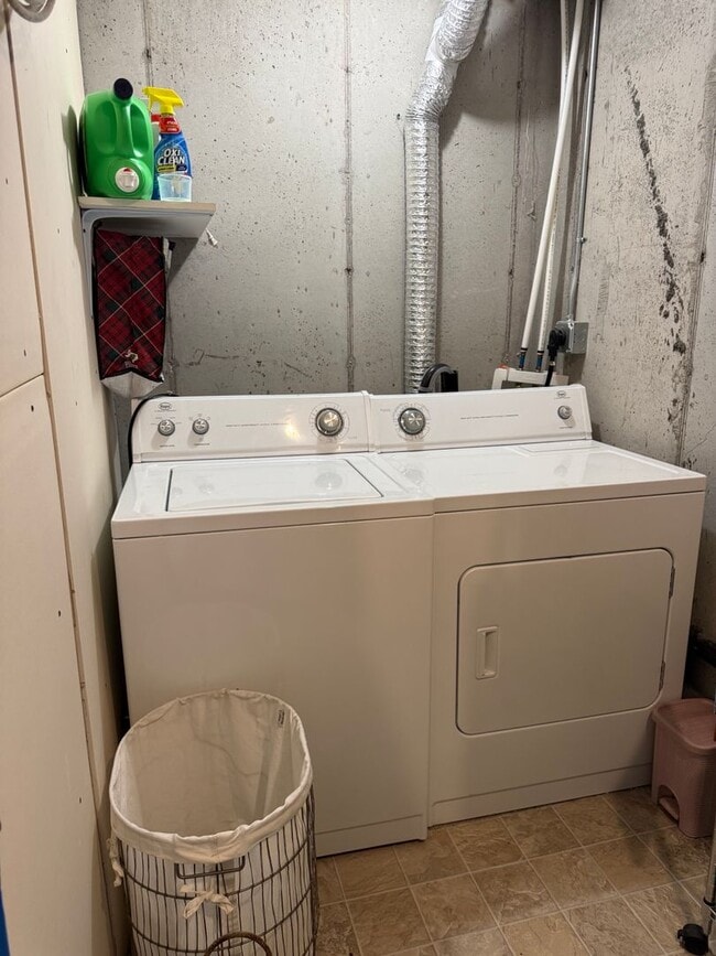 Building Photo - Bright 2 Bed / 2 Bath Basement Apartment with Garage Access – Driggs, ID