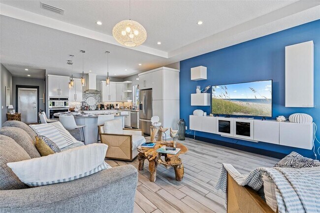 Building Photo - 701 E 3rd Ave